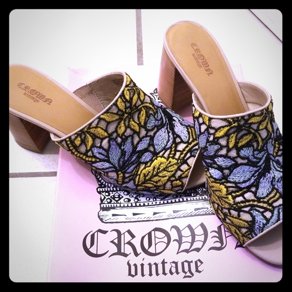 Floral Crown Vintage Sandal